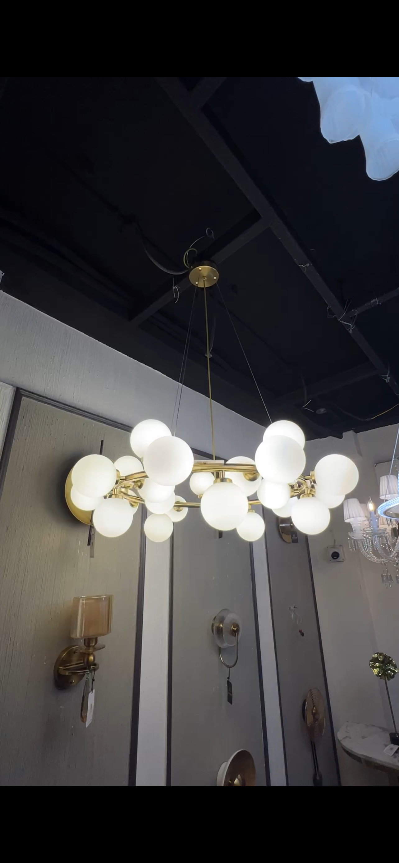 25‑Globe Gold Sphere Chandelier – Modern Radiance