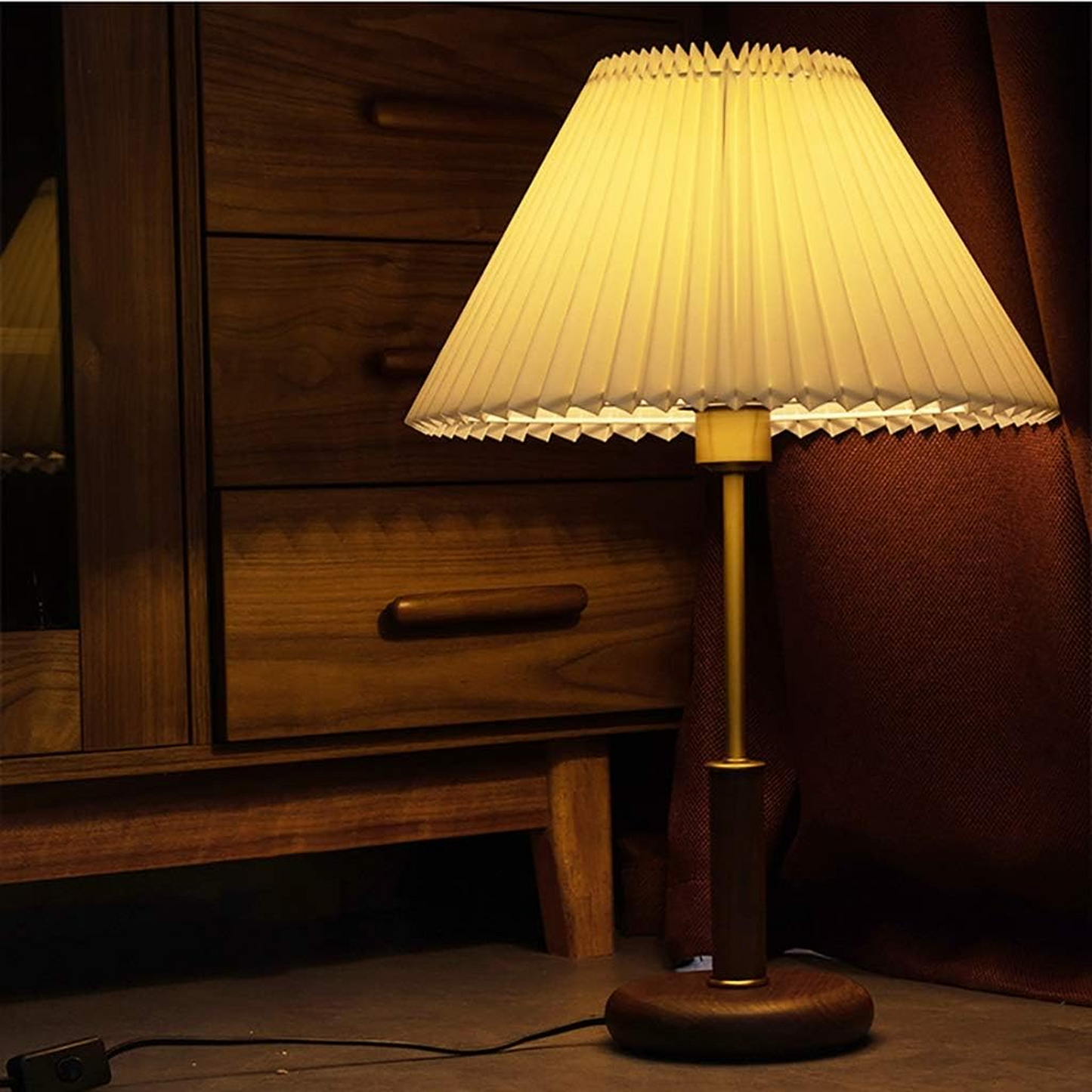 B&B Pleated Wooden Table Lamp