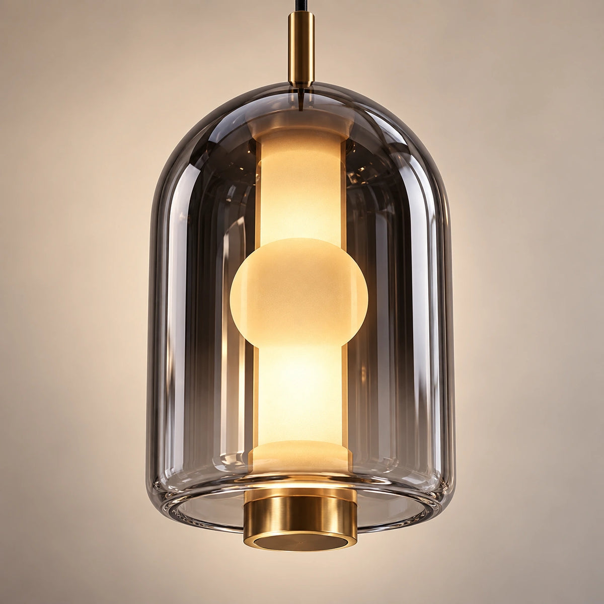 Close-up of smoke glass capsule, inner diffuser and bottom cap