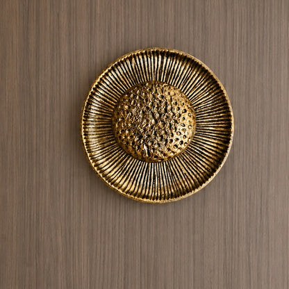 Close view of the radial gold wall light