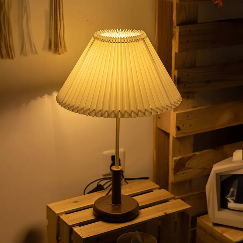 B&B Pleated Wooden Table Lamp