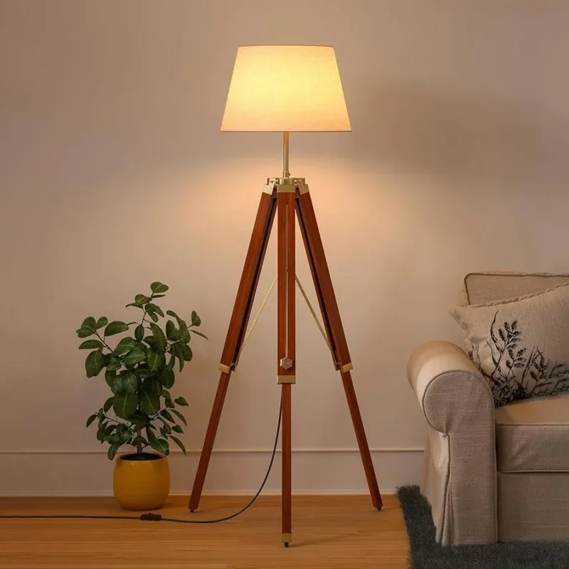 B&B Wooden Tripod Floor Lamp